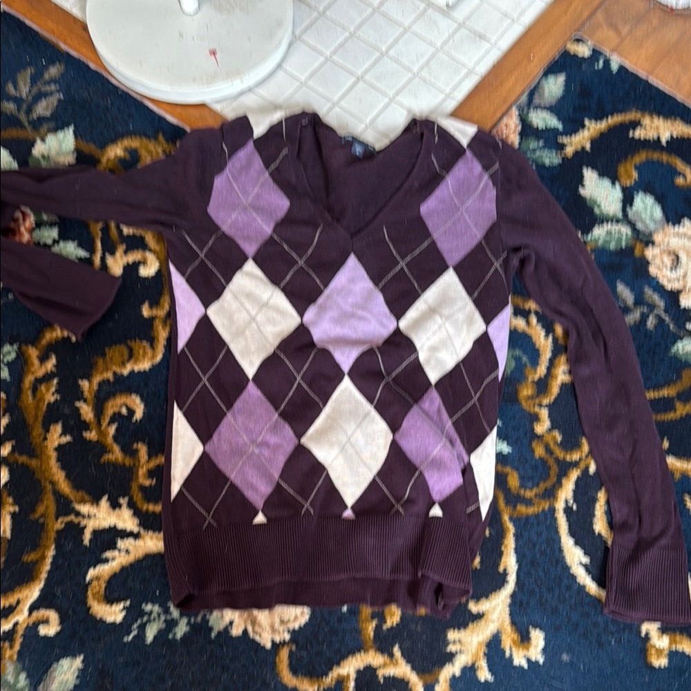 GAP Purple V-Neck‎ Sweater with Classic Design